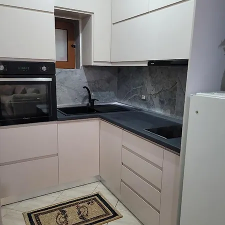 Guest House Pogradec شقة