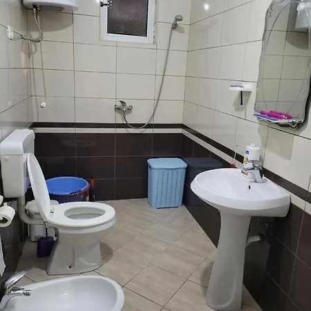 Guest House Pogradec Апартаменты Поградец